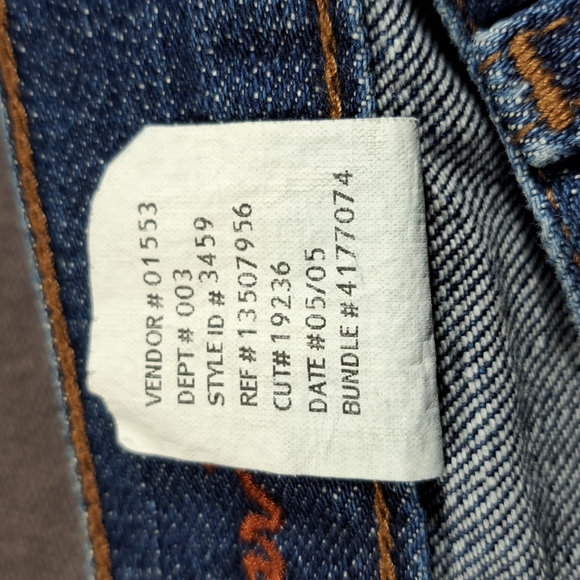 Eddie Bauer Indigo Dyed Relaxed Fit Blue Jean Denim NWT 33 x 34 - Picture 9 of 10